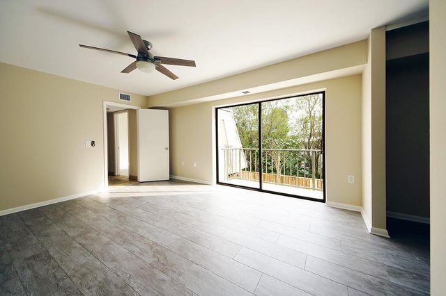 1700 Embassy Drive Apt 402, West Palm Beach, FL 33401