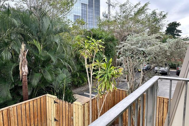 1700 Embassy Drive Apt 402, West Palm Beach, FL 33401