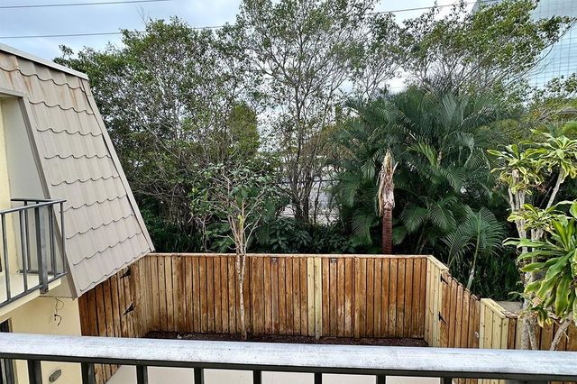 1700 Embassy Drive Apt 402, West Palm Beach, FL 33401
