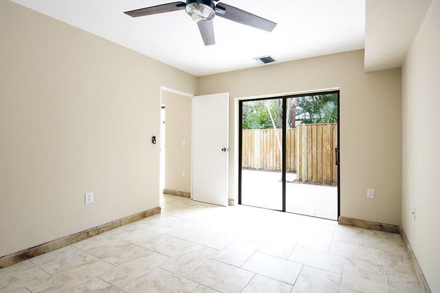 1700 Embassy Drive Apt 402, West Palm Beach, FL 33401