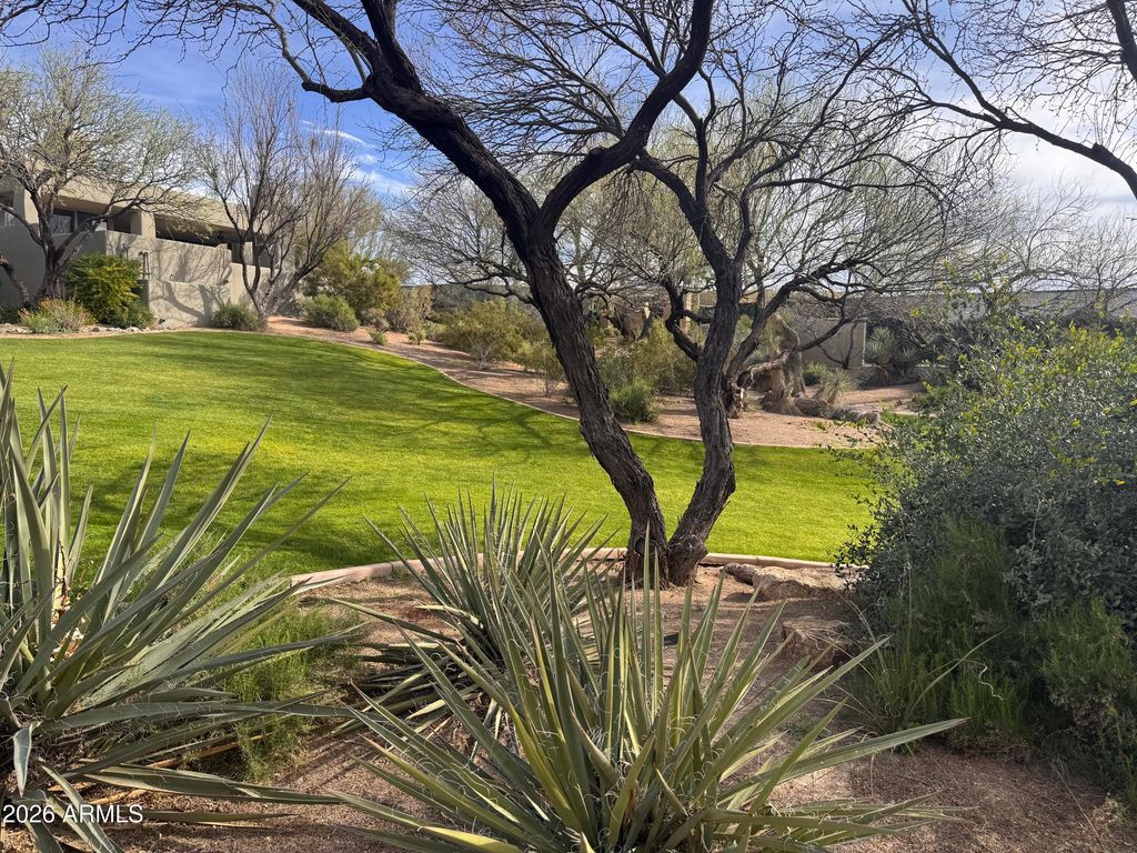 Image 5 of property listing at 39229 N 100th Place, Scottsdale, AZ 85262