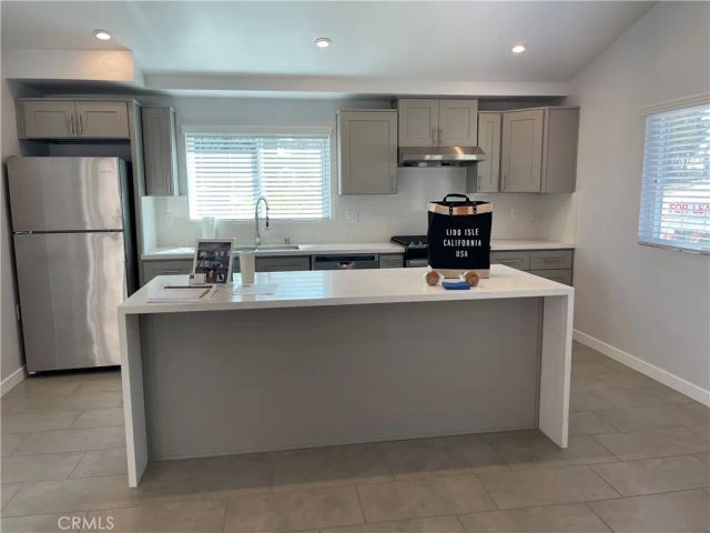 100 Via Antibes, Newport Beach, CA 92663