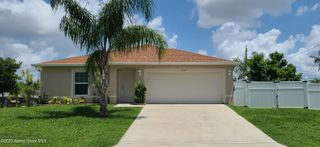 883 Fairhaven Street NE, Palm Bay, FL 32907