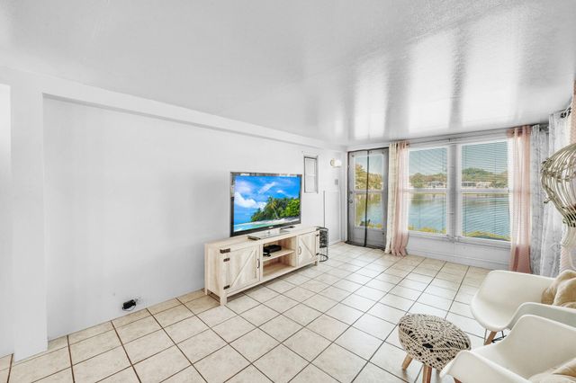 153 Palm Beach Plantation Boulevard, Lake Worth, FL 33467