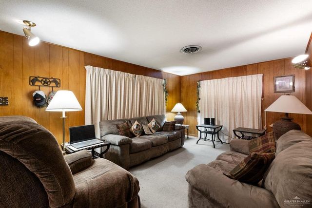 1022 S 15th Avenue, Edinburg, TX 78539