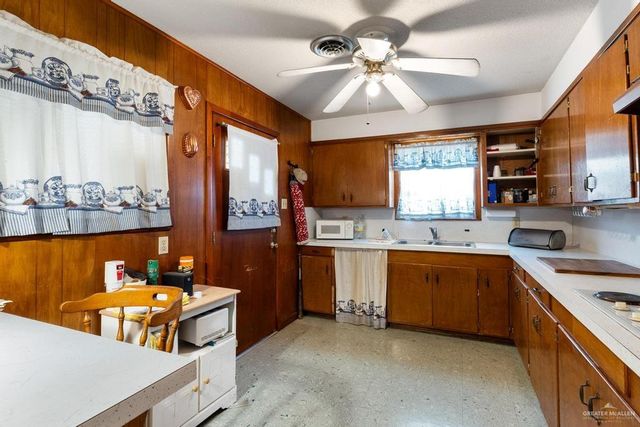 1022 S 15th Avenue, Edinburg, TX 78539