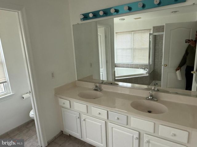 12976 PARK CRESCENT CIR, Herndon, VA 20171