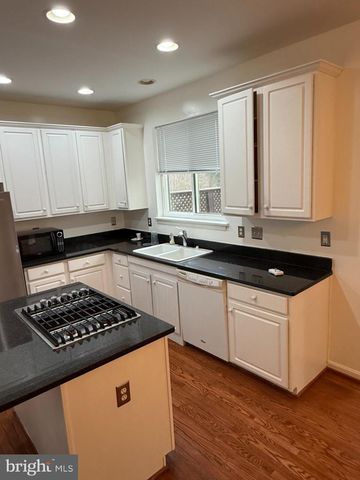 12976 PARK CRESCENT CIR, Herndon, VA 20171