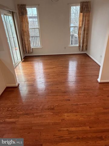 12976 PARK CRESCENT CIR, Herndon, VA 20171