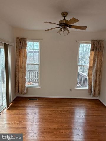 12976 PARK CRESCENT CIR, Herndon, VA 20171