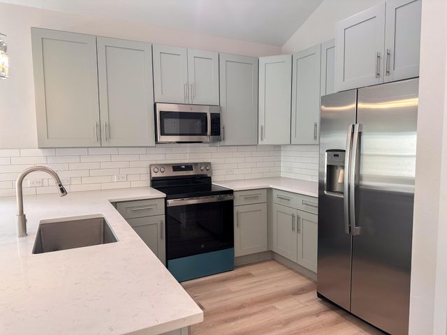 817 5th ST, Lockhart, TX 78644