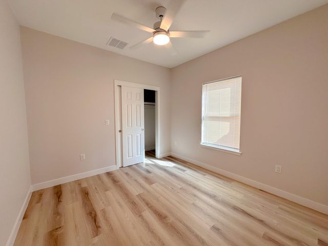 817 5th ST, Lockhart, TX 78644