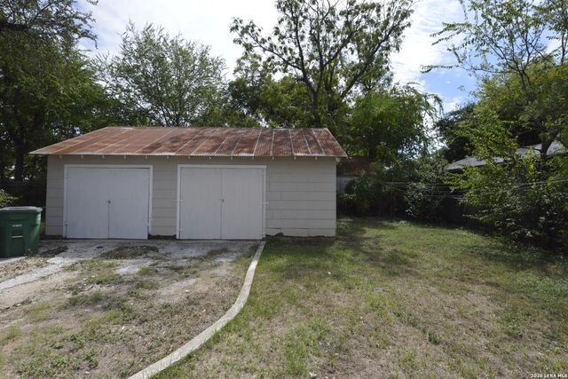 1426 N Center, San Antonio, TX 78202