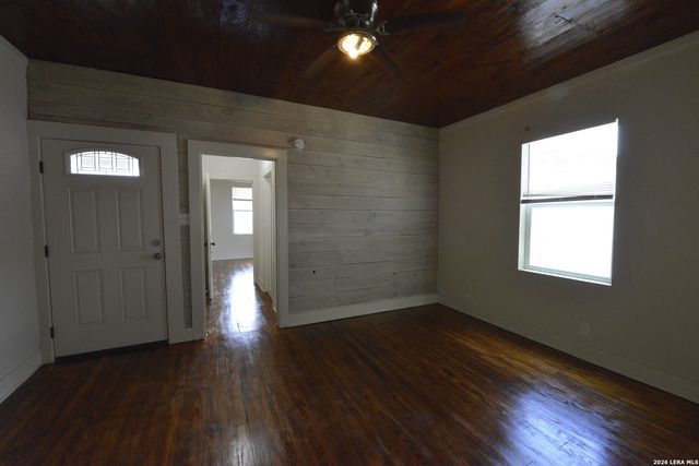 1426 N Center, San Antonio, TX 78202