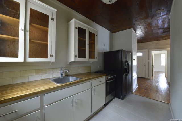 1426 N Center, San Antonio, TX 78202
