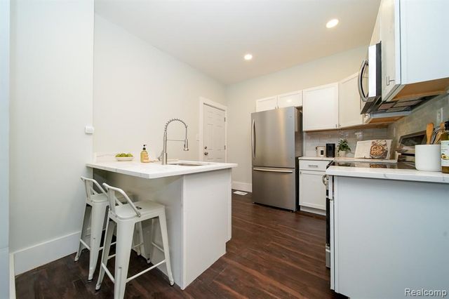 2016 W Grand Street, Detroit, MI 48238