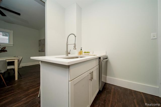 2016 W Grand Street, Detroit, MI 48238