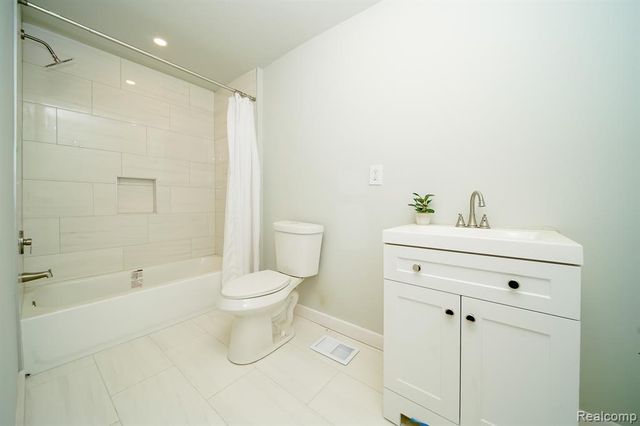 2016 W Grand Street, Detroit, MI 48238