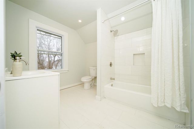 2016 W Grand Street, Detroit, MI 48238