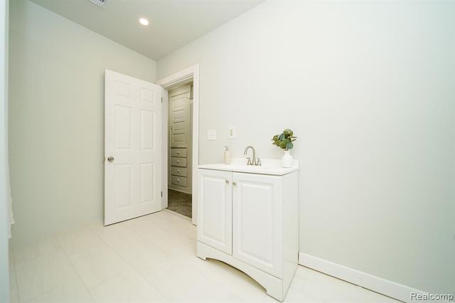 2016 W Grand Street, Detroit, MI 48238