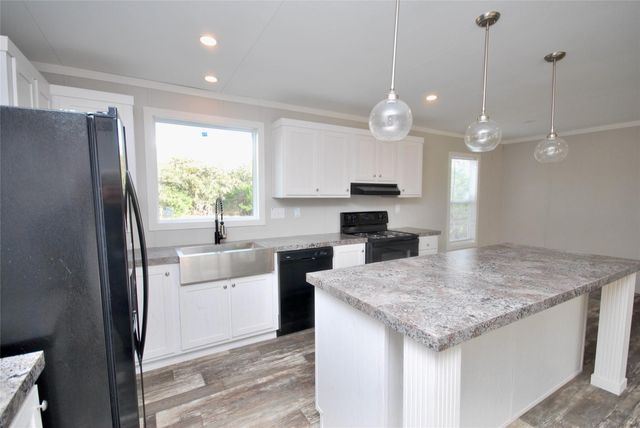 1727 Davis Road, Muldoon, TX 78949