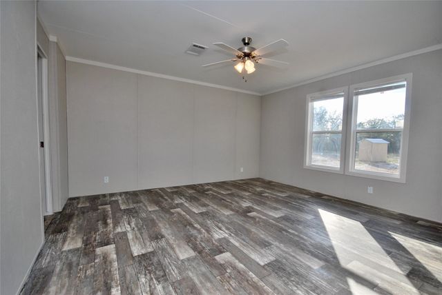 1727 Davis Road, Muldoon, TX 78949