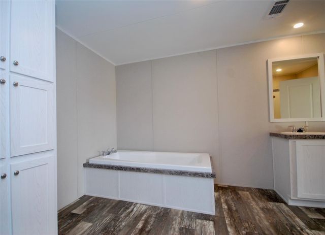 1727 Davis Road, Muldoon, TX 78949