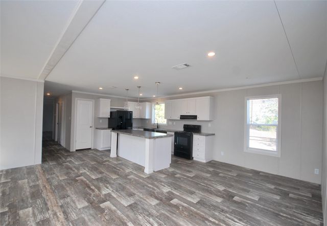 1727 Davis Road, Muldoon, TX 78949