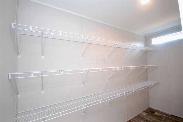 1727 Davis Road, Muldoon, TX 78949