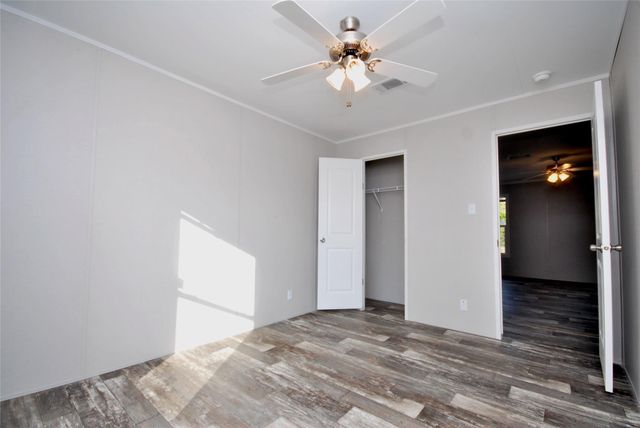 1727 Davis Road, Muldoon, TX 78949