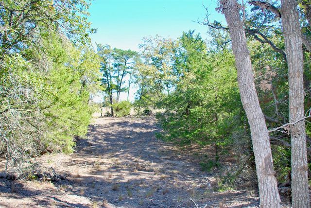 1727 Davis Road, Muldoon, TX 78949