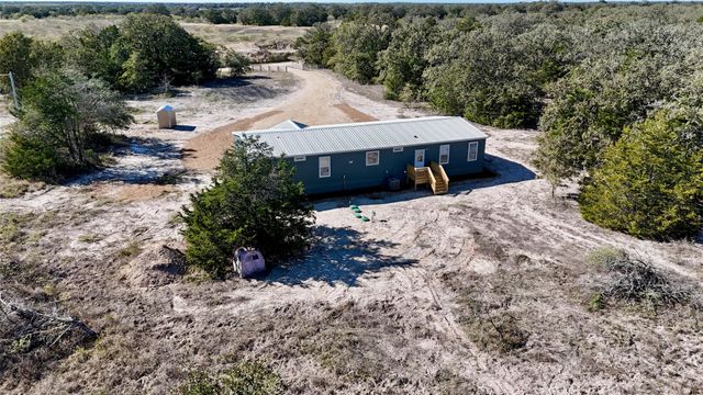 1727 Davis Road, Muldoon, TX 78949