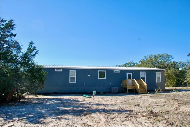 1727 Davis Road, Muldoon, TX 78949