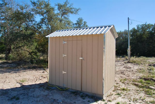 1727 Davis Road, Muldoon, TX 78949