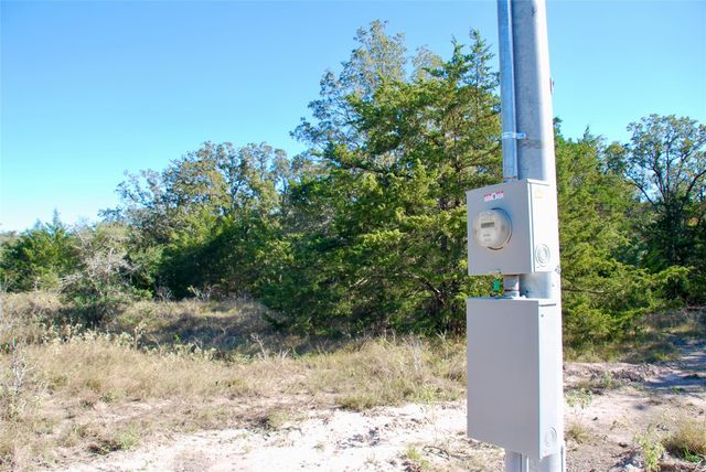 1727 Davis Road, Muldoon, TX 78949