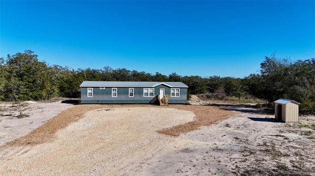 1727 Davis Road, Muldoon, TX 78949