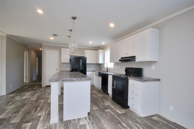 1727 Davis Road, Muldoon, TX 78949