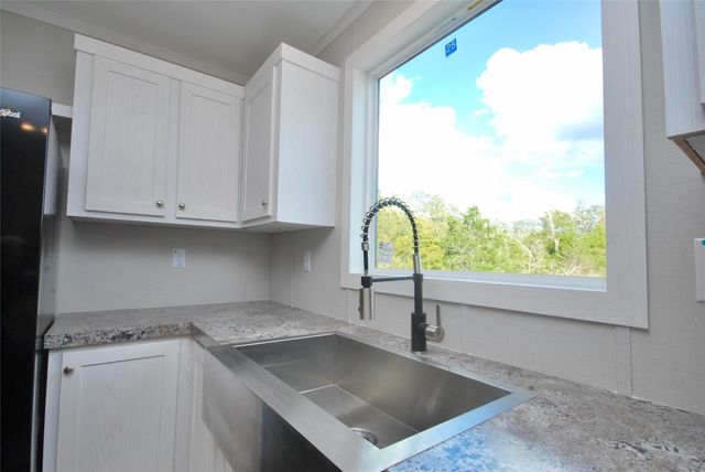 1727 Davis Road, Muldoon, TX 78949