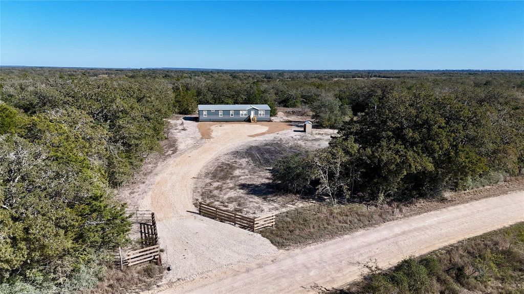 1727 Davis Road, Muldoon, TX 78949