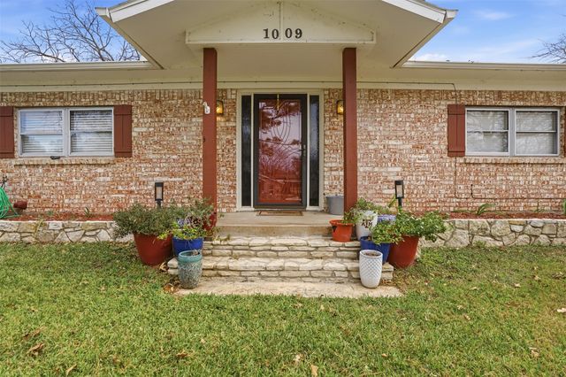 1009 Mustang Trail, Granbury, TX 76049