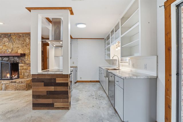 1009 Mustang Trail, Granbury, TX 76049