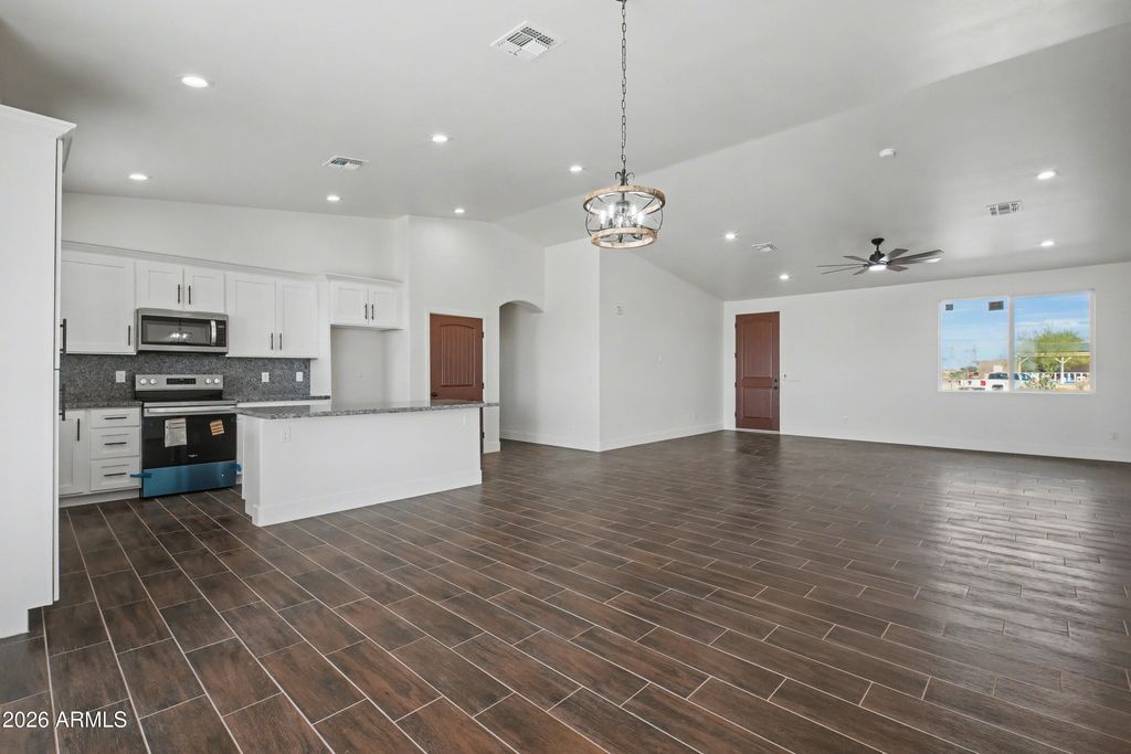 Image 12 of property listing at 1426 S 369th Avenue, Tonopah, AZ 85354