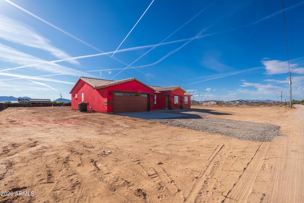 Image 3 of property listing at 1426 S 369th Avenue, Tonopah, AZ 85354
