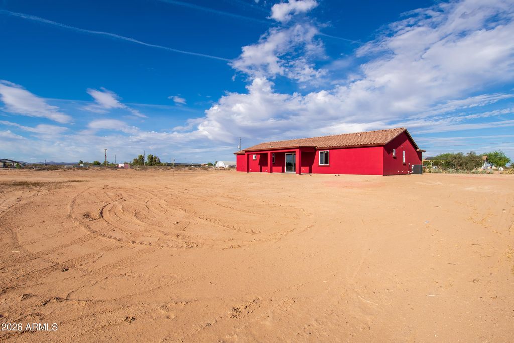 Image 4 of property listing at 1426 S 369th Avenue, Tonopah, AZ 85354