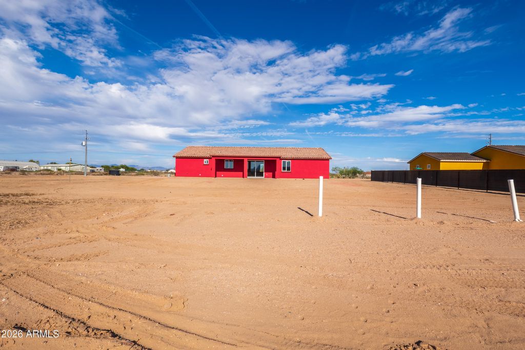 Image 5 of property listing at 1426 S 369th Avenue, Tonopah, AZ 85354
