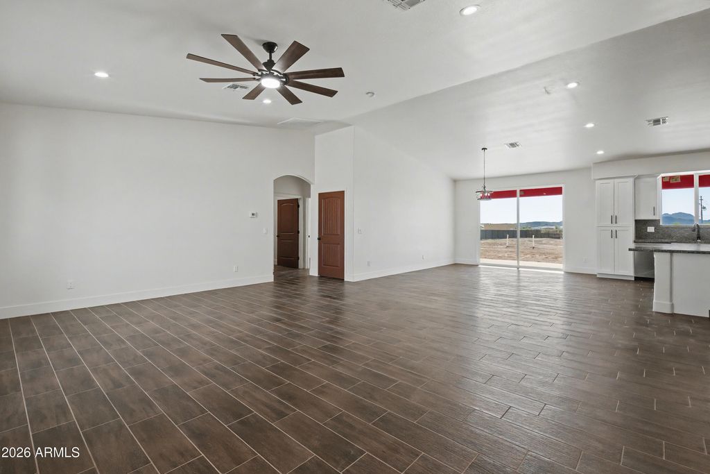 Image 6 of property listing at 1426 S 369th Avenue, Tonopah, AZ 85354