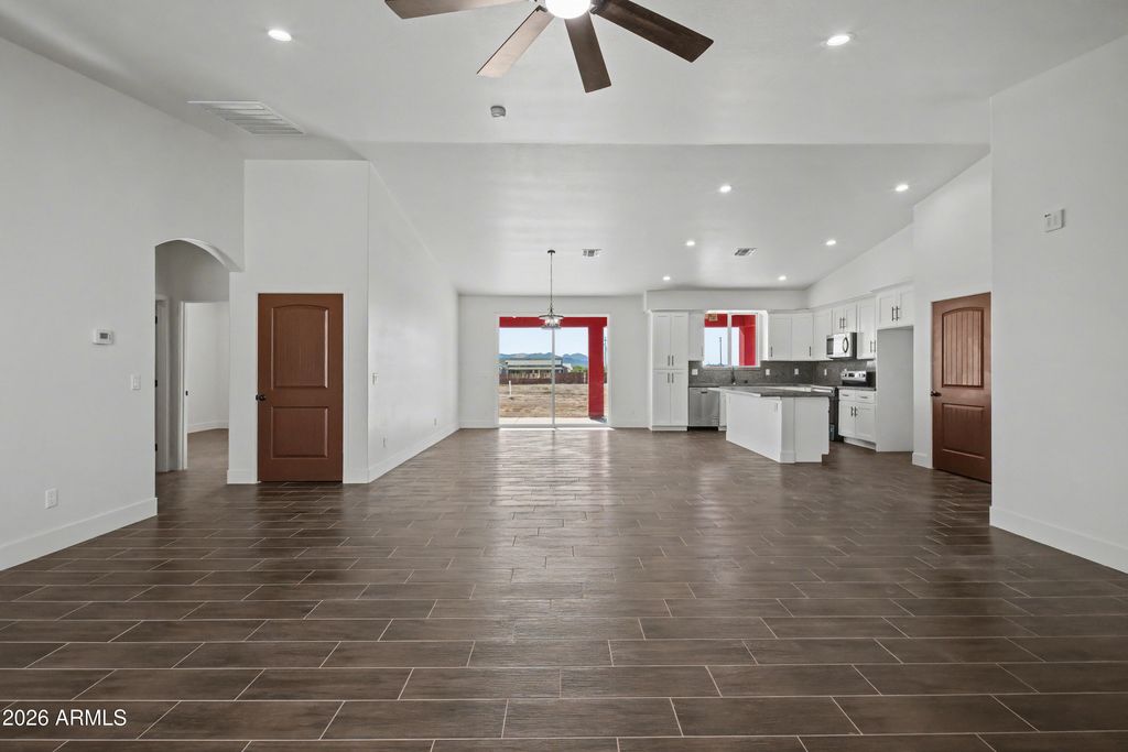 Image 7 of property listing at 1426 S 369th Avenue, Tonopah, AZ 85354