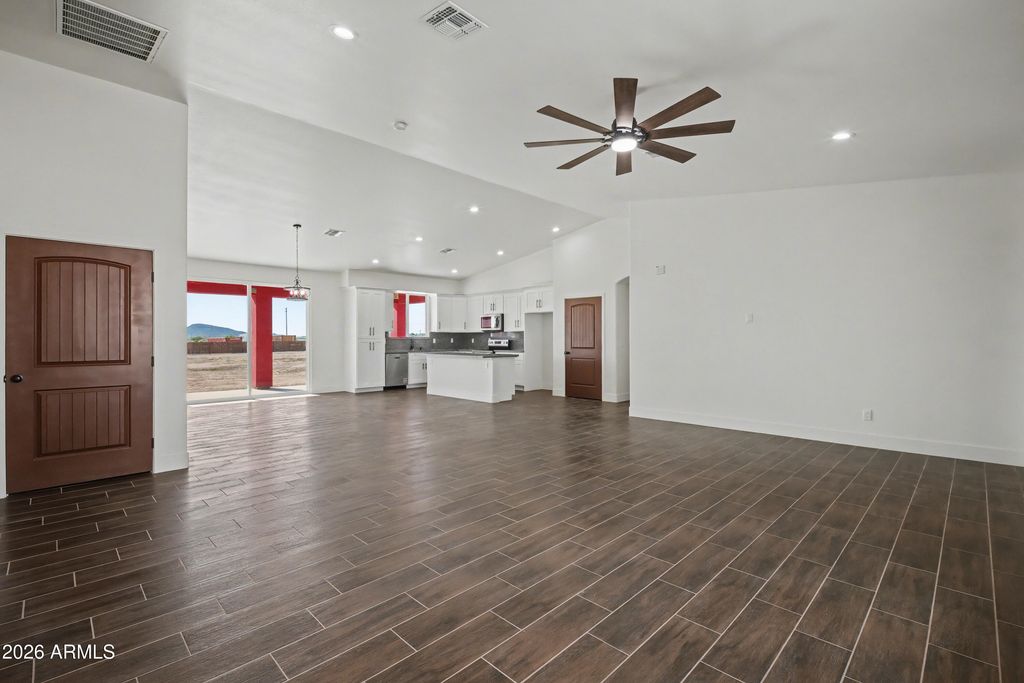 Image 8 of property listing at 1426 S 369th Avenue, Tonopah, AZ 85354