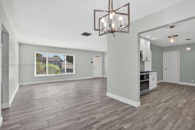 7613 NW 67th Ave, Tamarac, FL 33321