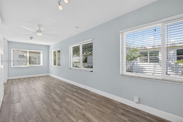 7613 NW 67th Ave, Tamarac, FL 33321